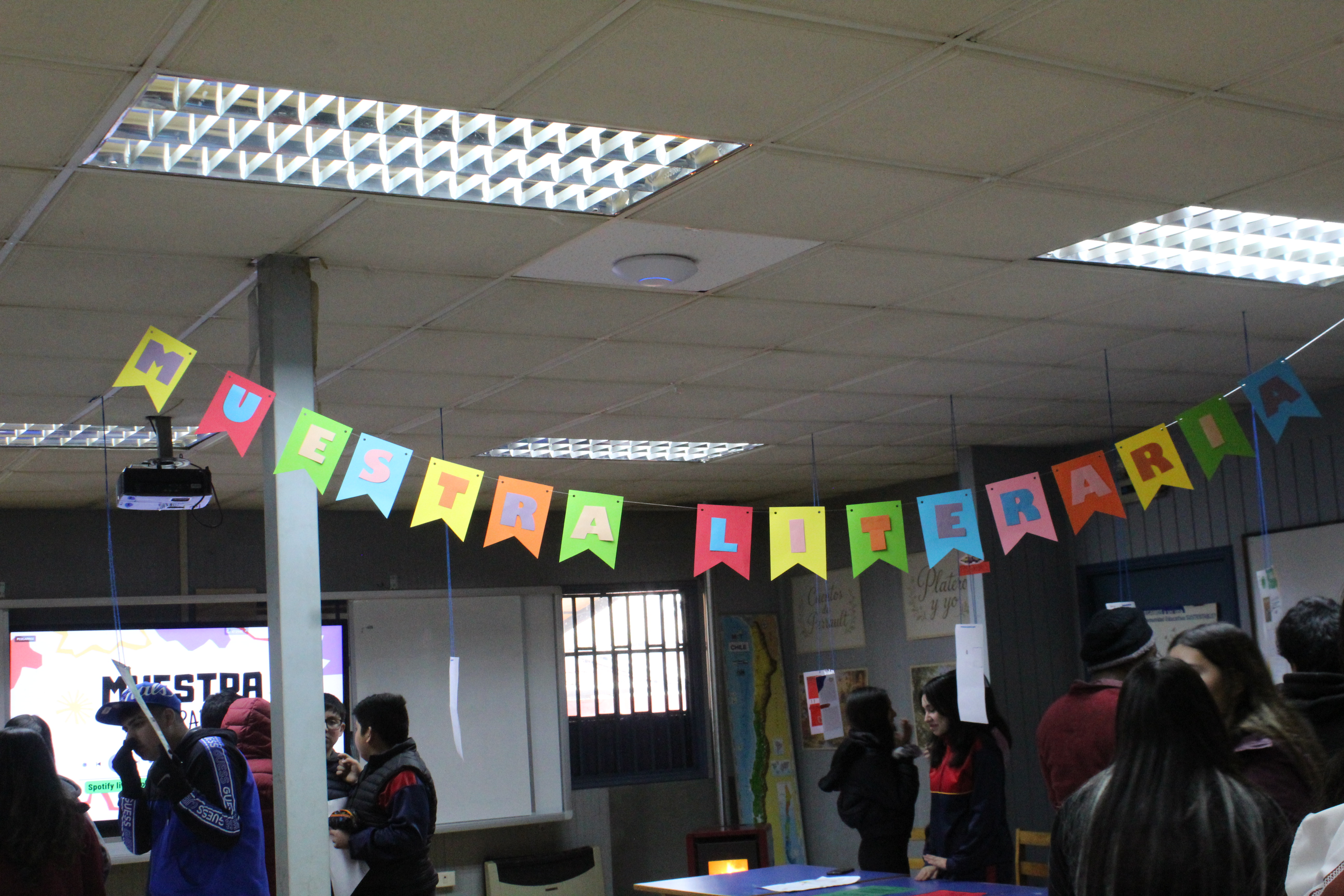 Muestra Literaria: Poesía y Spotify en Colegio Las Américas