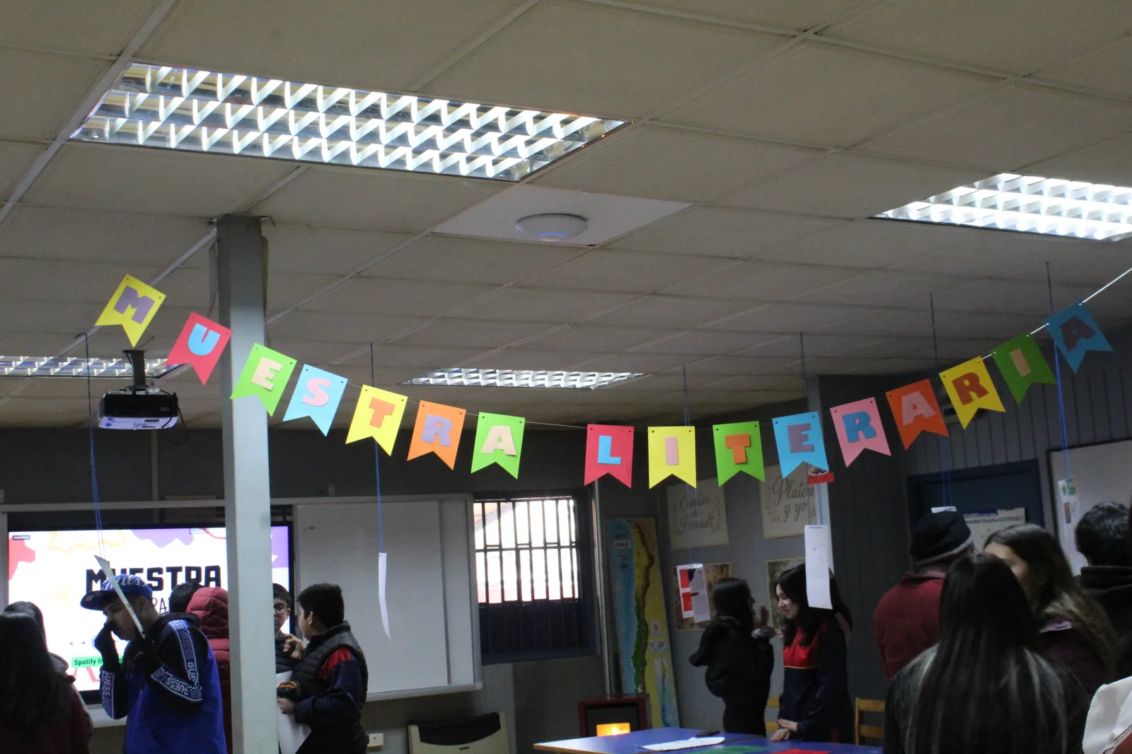 Muestra Literaria: Poesía y Spotify en Colegio Las Américas