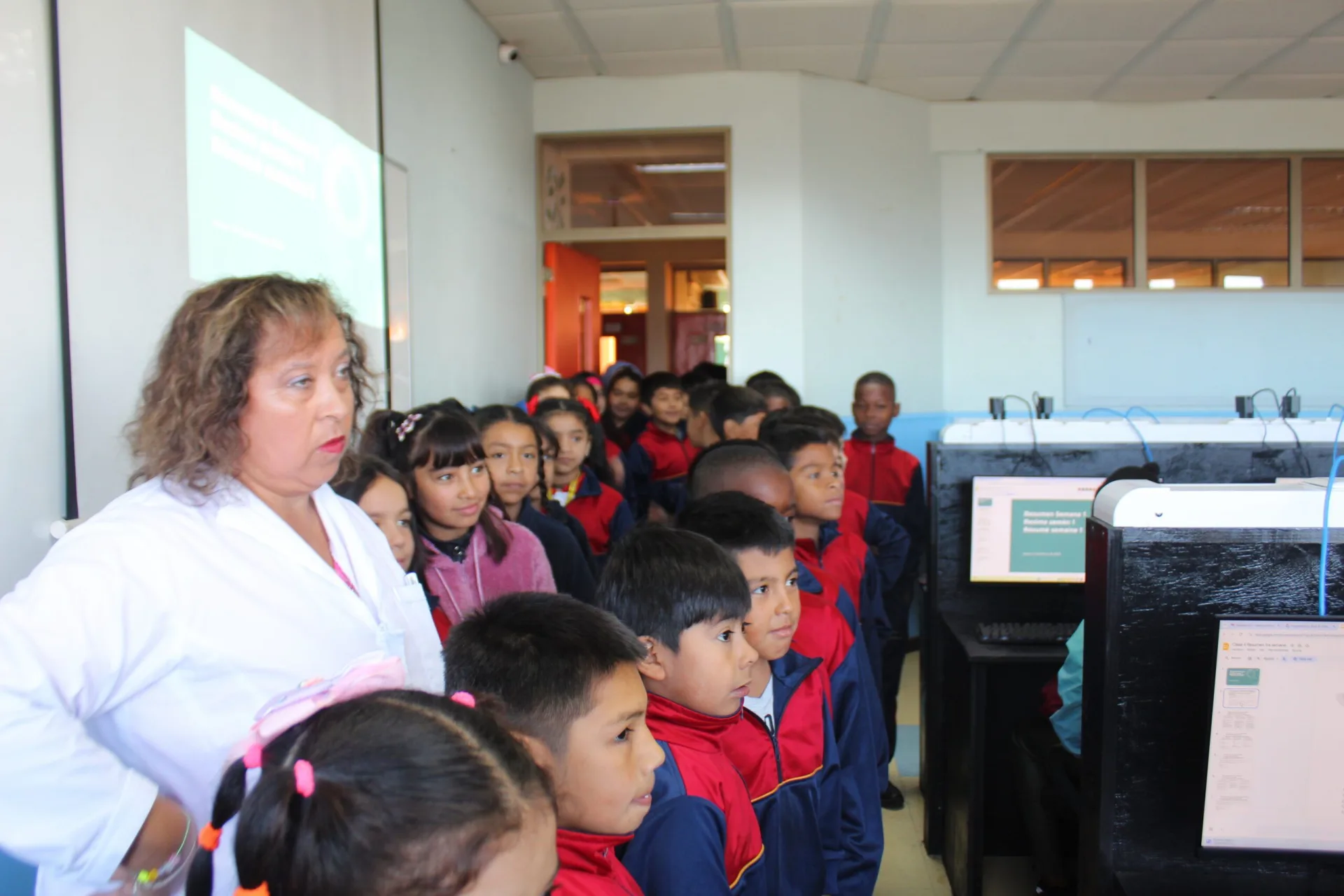 Inauguración del Nuevo Laboratorio de Programación en el Colegio Las Américas
