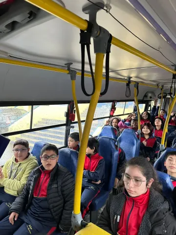 Salida pedagógica de 6° Básico a una ruka: aprendiendo sobre la cultura mapuche