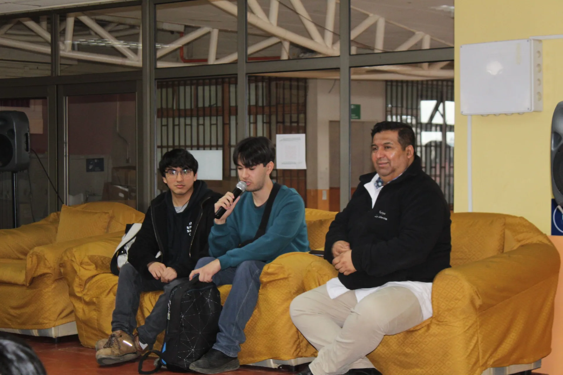 Tercer Día de la Semana TP: Conversatorio y Torneo de Free Fire en el Colegio Las Américas