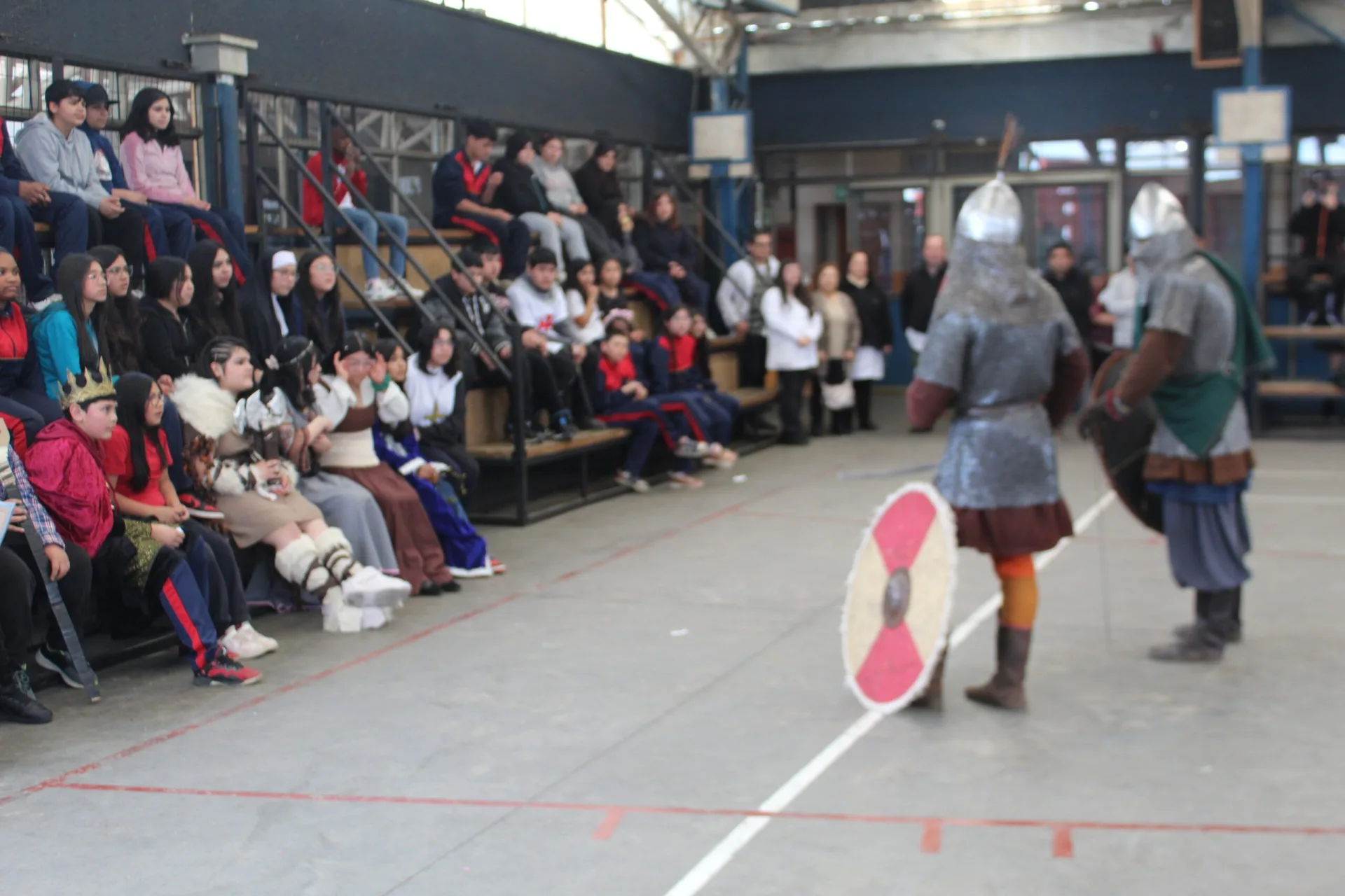 ¡Un Viaje en el Tiempo! Alumnos de 7° Reviven la Historia en la Expo Medieval Colegio Las Américas de Temuco