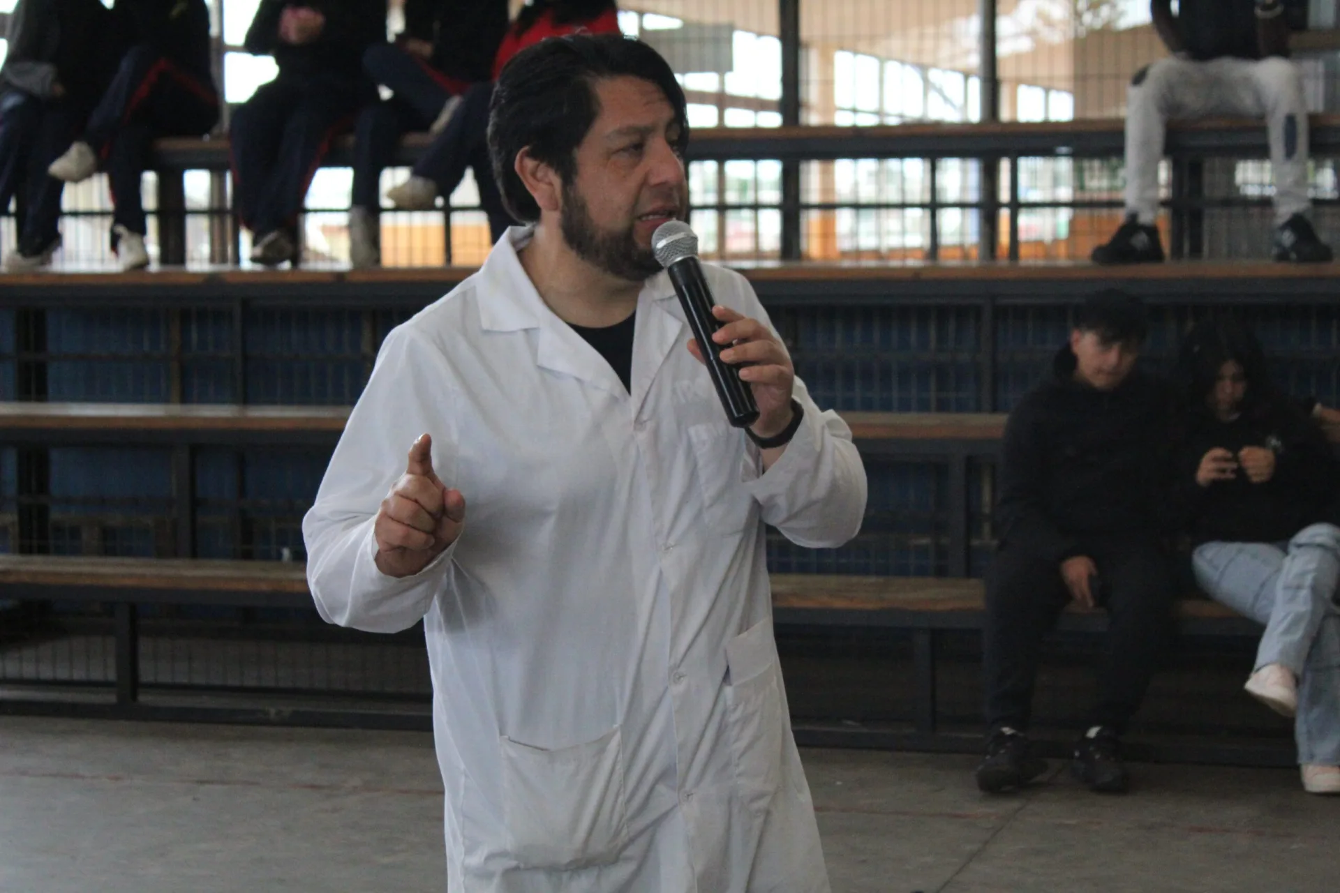 Feria de Emprendimiento Intercultural Fortalece la Inclusión en el Colegio Las Américas de Temuco