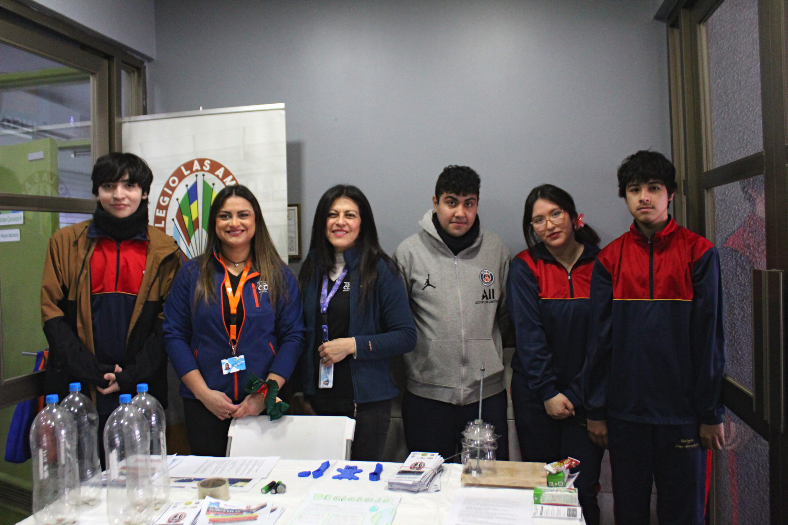 Estudiantes destacan en stand ambiental por el Día del Medio Ambiente