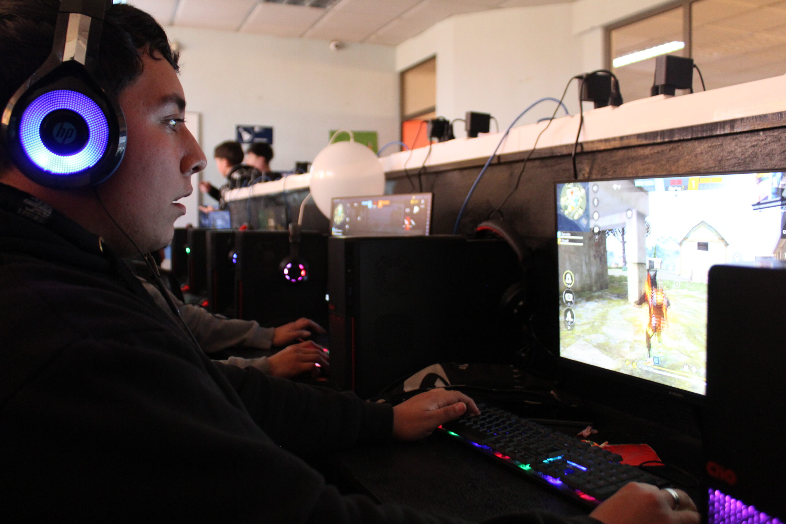 Tercer Día de la Semana TP: Conversatorio y Torneo de Free Fire en el Colegio Las Américas