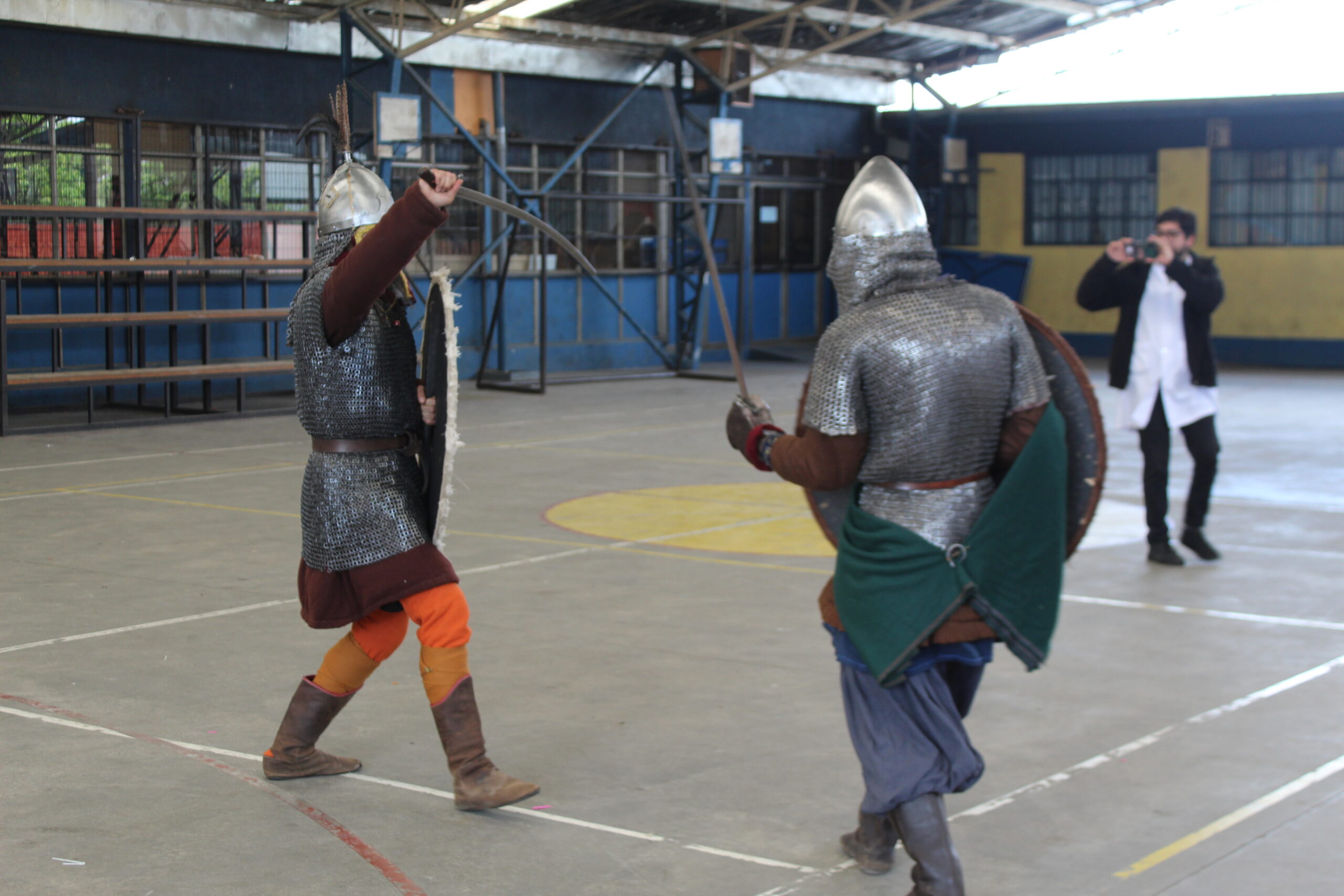 ¡Un Viaje en el Tiempo! Alumnos de 7° Reviven la Historia en la Expo Medieval Colegio Las Américas de Temuco