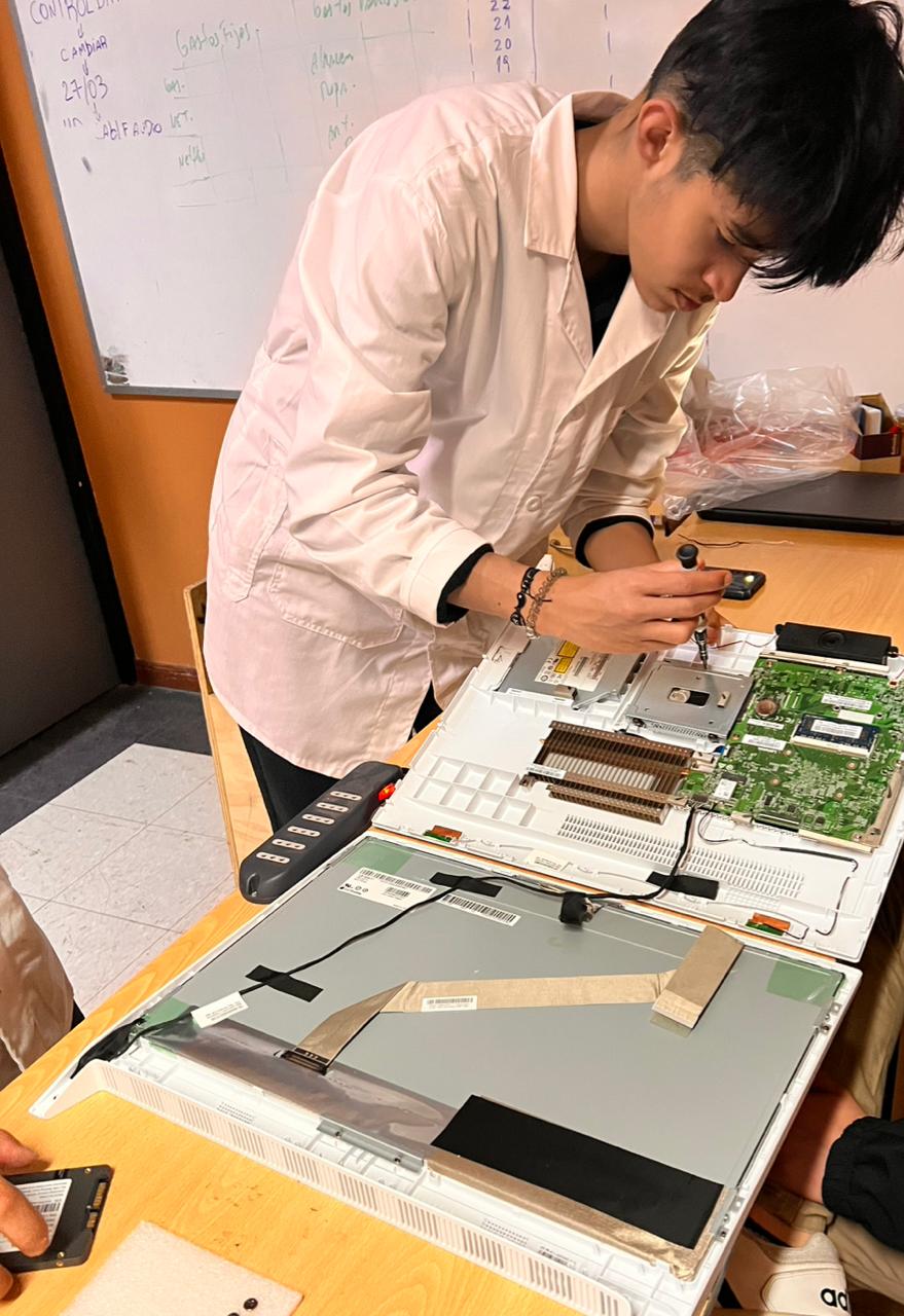 Inicio Exitoso de Prácticas Profesionales: Los Futuros Técnicos en Programación de Nivel Medio del Colegio Las Américas