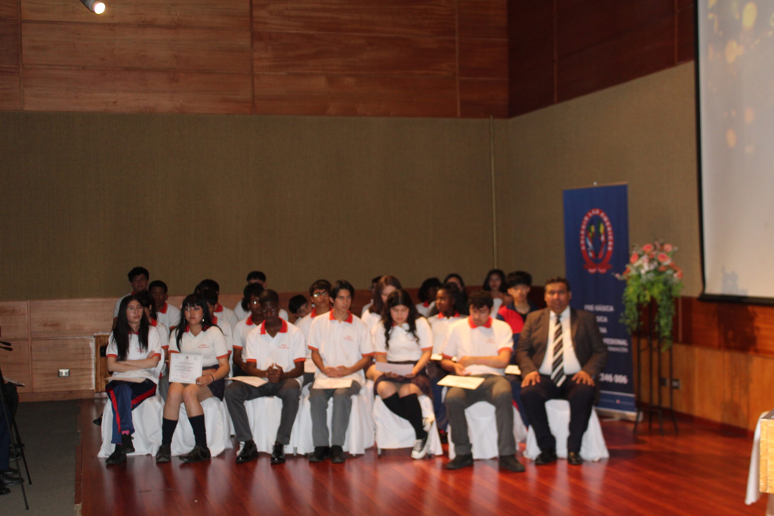 El Gran Salto: 27 Estudiantes del Colegio Las Américas Finalizan Enseñanza Media y Avanzan a la Práctica Profesional