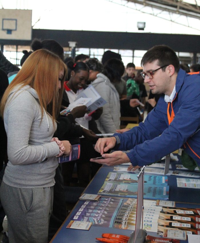 Feria Preventiva de Seguridad Ciudadana en el Colegio Las Américas de Temuco