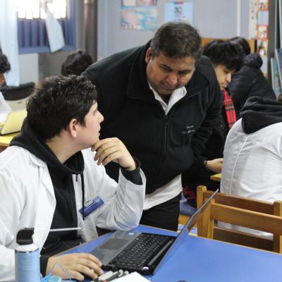 Exitosa jornada de la Clínica del PC en el Colegio Las Américas