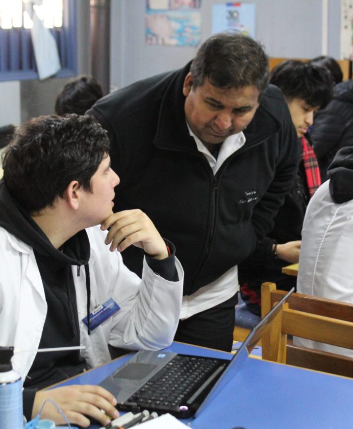 Exitosa jornada de la Clínica del PC en el Colegio Las Américas