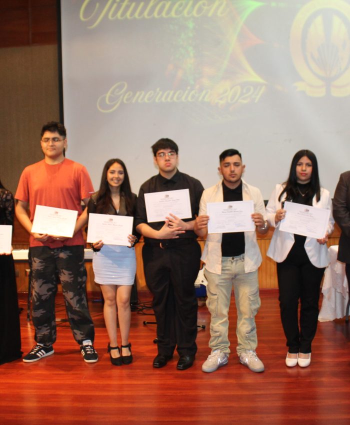 Éxito y Tecnología: Estudiantes de las Américas Reciben su Título de Técnico en Programación de Nivel Medio