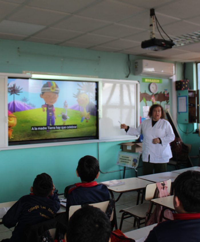 Colegio Las Américas implementa pantallas interactivas en todas sus aulas