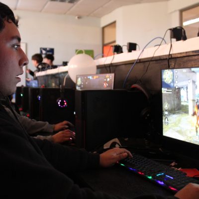 Tercer Día de la Semana TP: Conversatorio y Torneo de Free Fire en el Colegio Las Américas