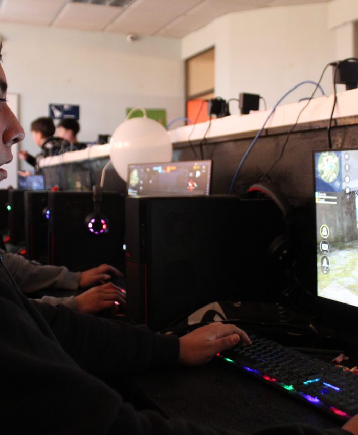 Tercer Día de la Semana TP: Conversatorio y Torneo de Free Fire en el Colegio Las Américas